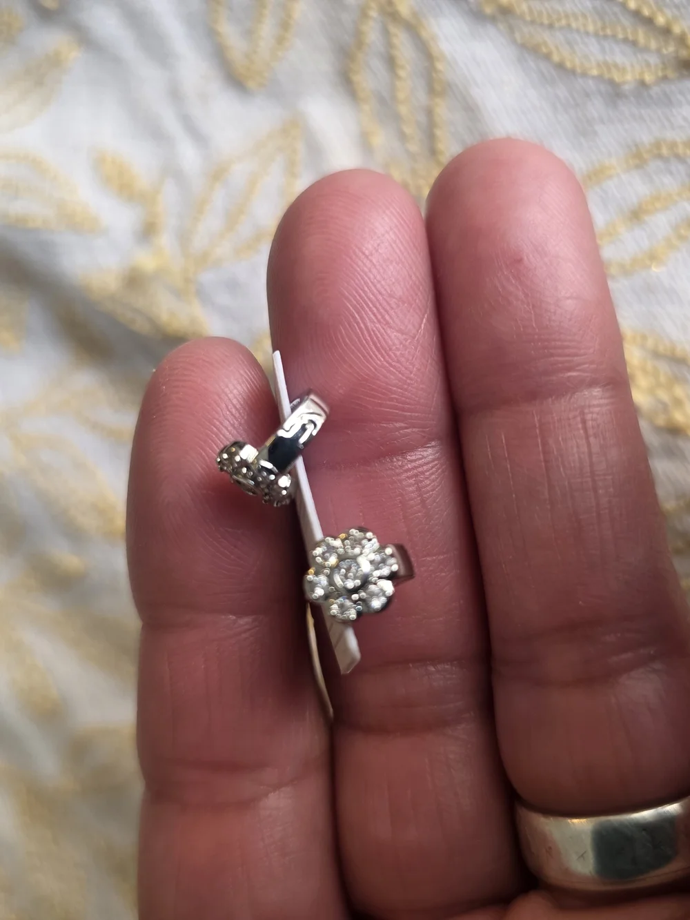 Classic Silver-Tone Crystal Flower Stud Earrings Stainless steel. Daily u